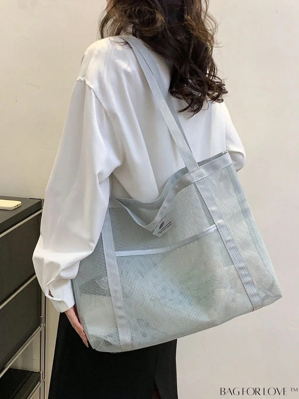 BagForLove - Large Mesh Beach Bag with Letter Patch Decoration, Ideal for Sun and Sand
