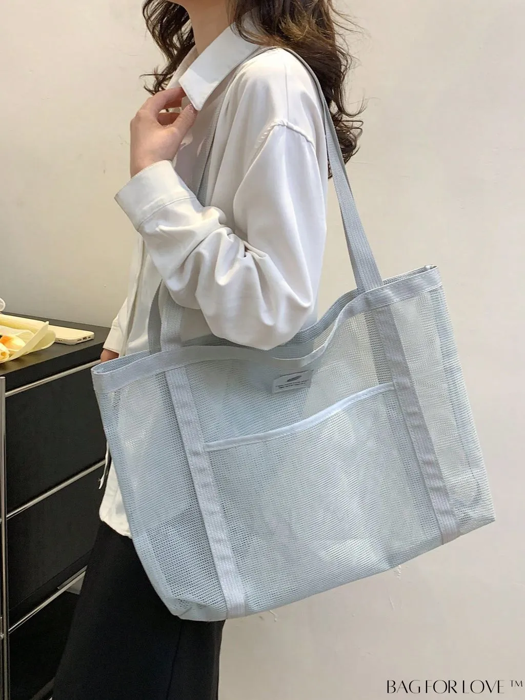 BagForLove - Large Mesh Beach Bag with Letter Patch Decoration, Ideal for Sun and Sand