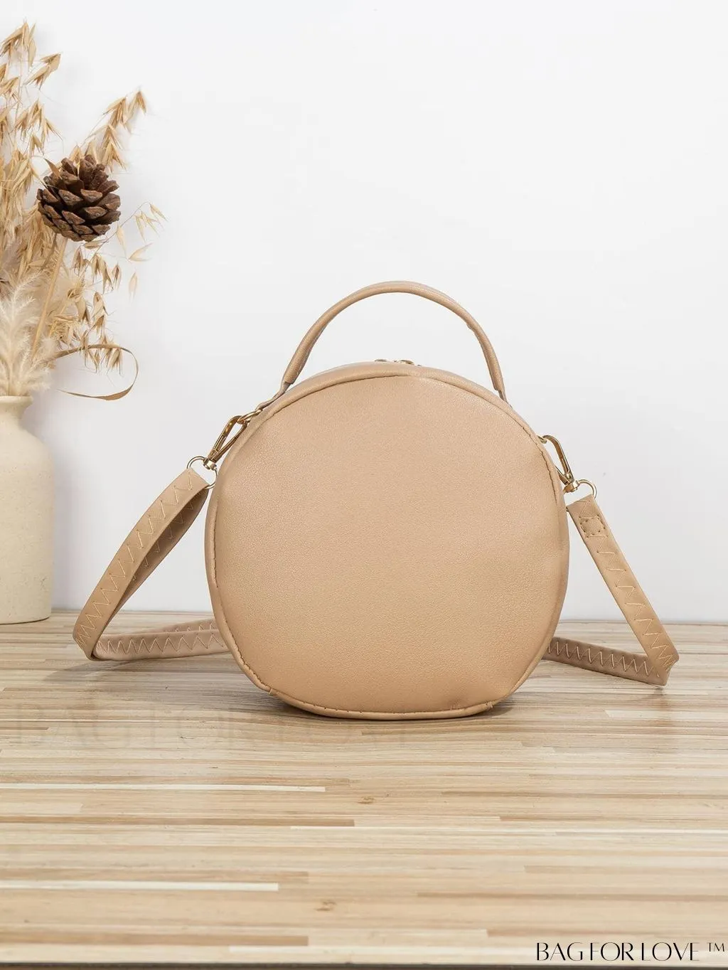 BagForLove - Swan-Embellished Metallic Fashion Handbag with Exquisite Stitching