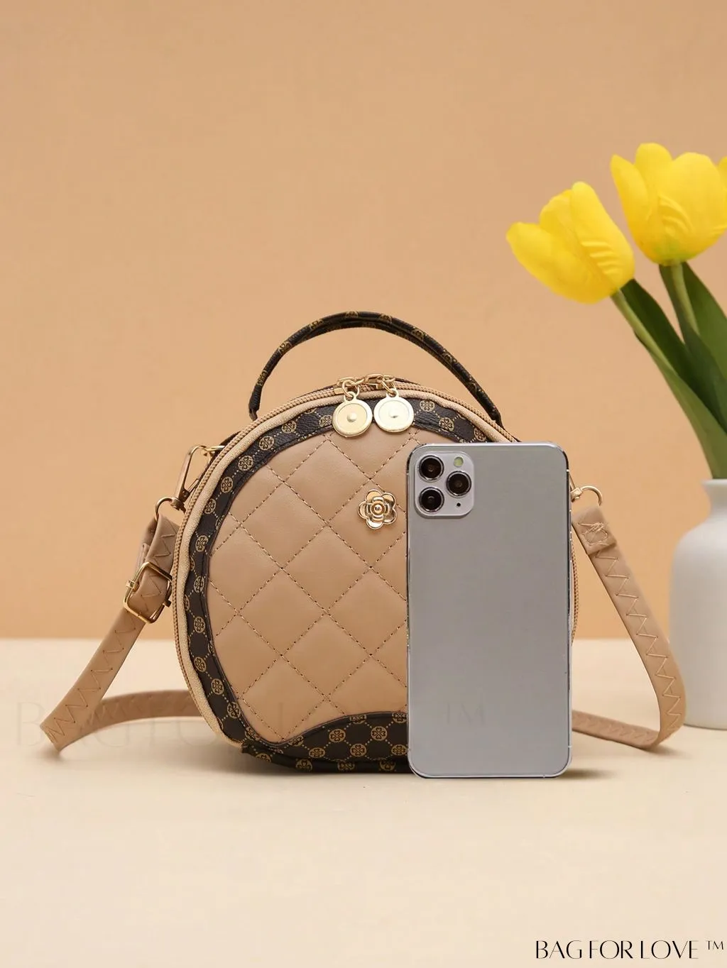 BagForLove - Swan-Embellished Metallic Fashion Handbag with Exquisite Stitching