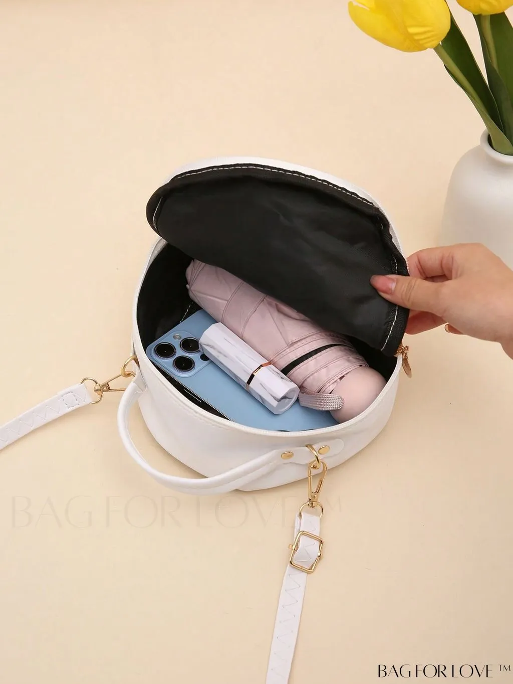 BagForLove - Swan-Embellished Metallic Fashion Handbag with Exquisite Stitching