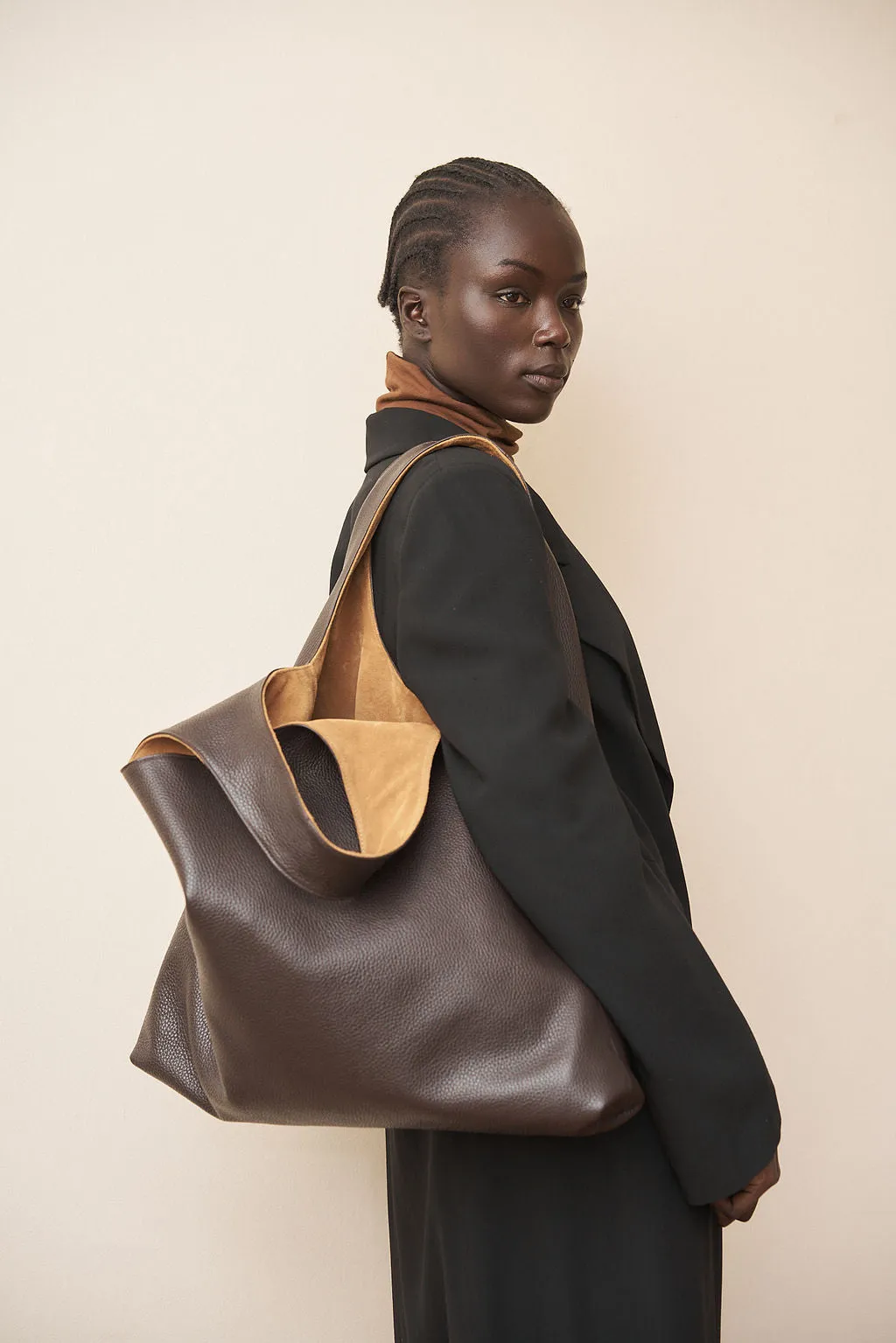 Reversible Sack Tote II in Grain Dark Brown