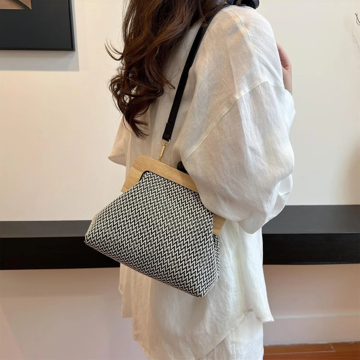 Straw Clip Crossbody Shoulder Bag for Women Clutch Purse Summer Beach Woven Pouch Handbag for Party Vacation