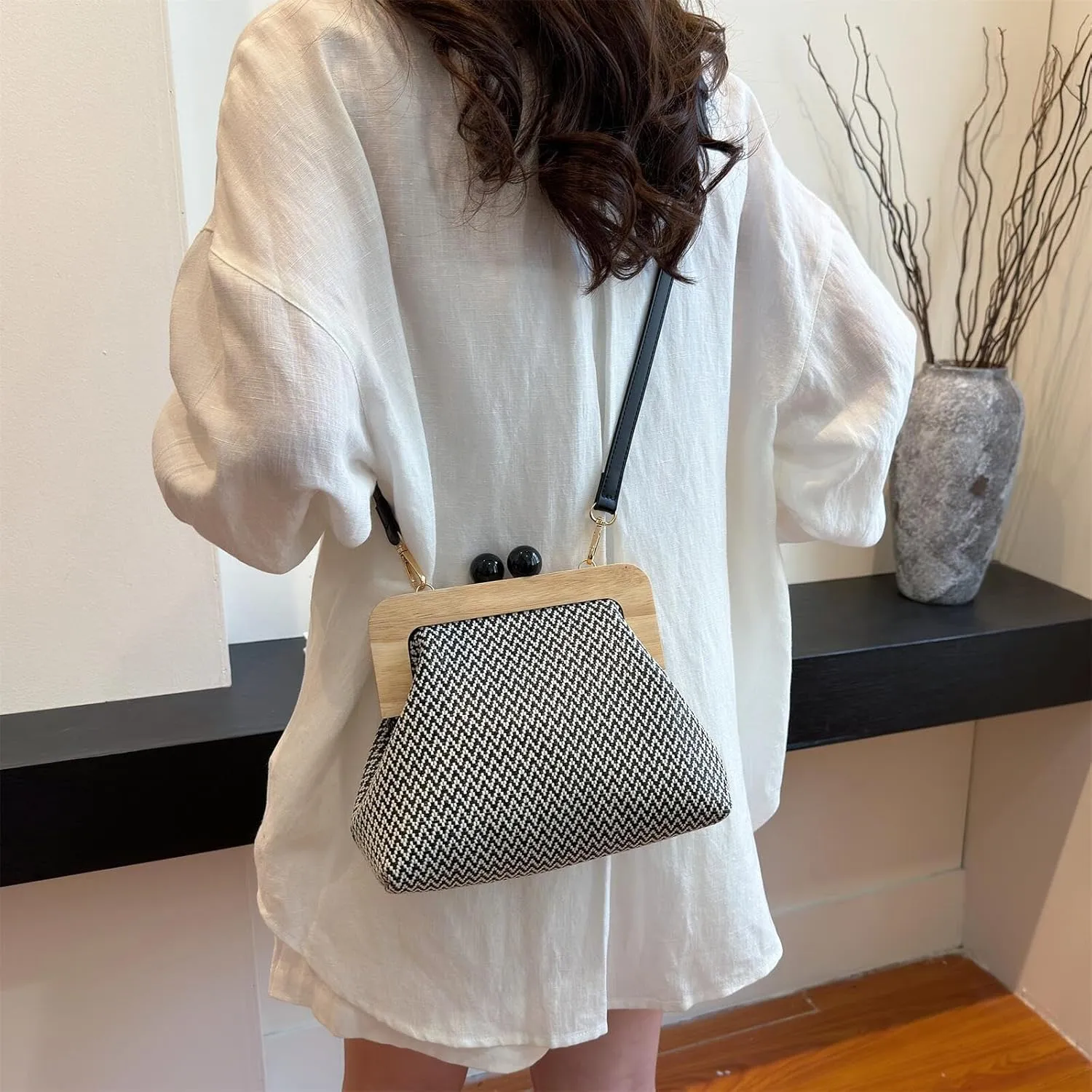 Straw Clip Crossbody Shoulder Bag for Women Clutch Purse Summer Beach Woven Pouch Handbag for Party Vacation