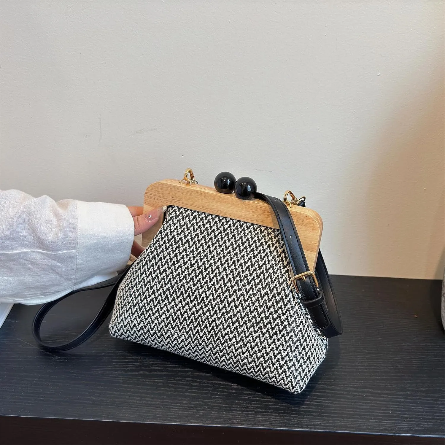 Straw Clip Crossbody Shoulder Bag for Women Clutch Purse Summer Beach Woven Pouch Handbag for Party Vacation