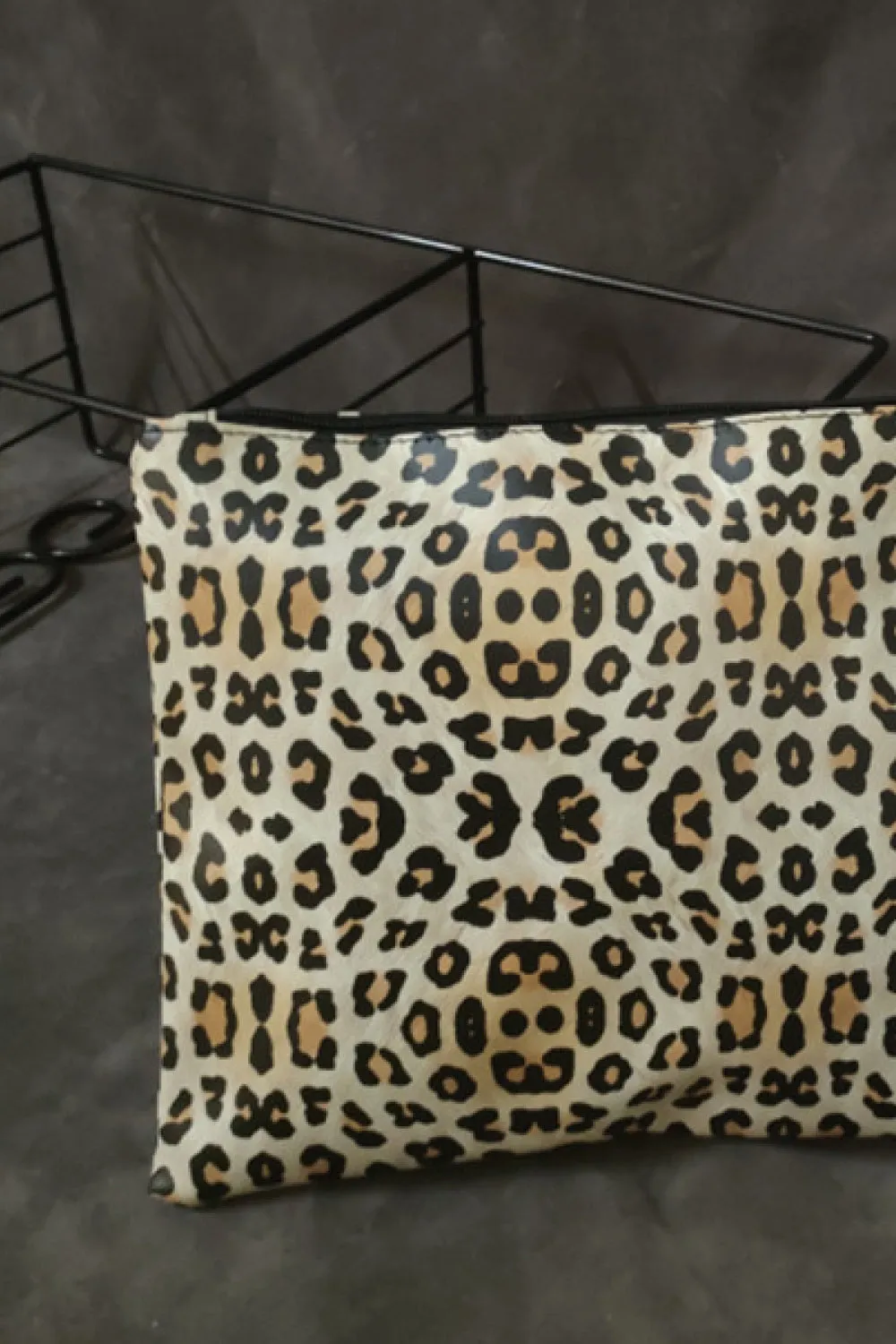 Stylish PU leather leopard clutch