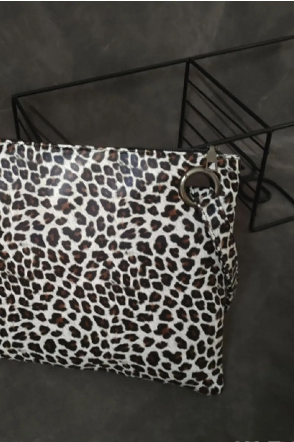 Stylish PU leather leopard clutch