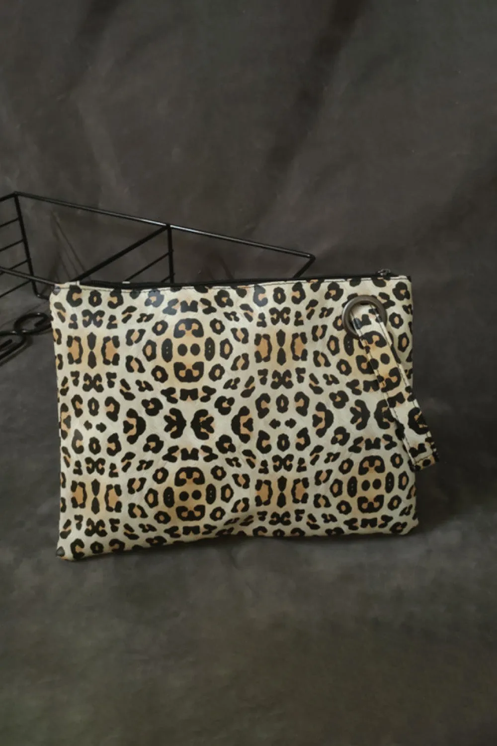 Stylish PU leather leopard clutch