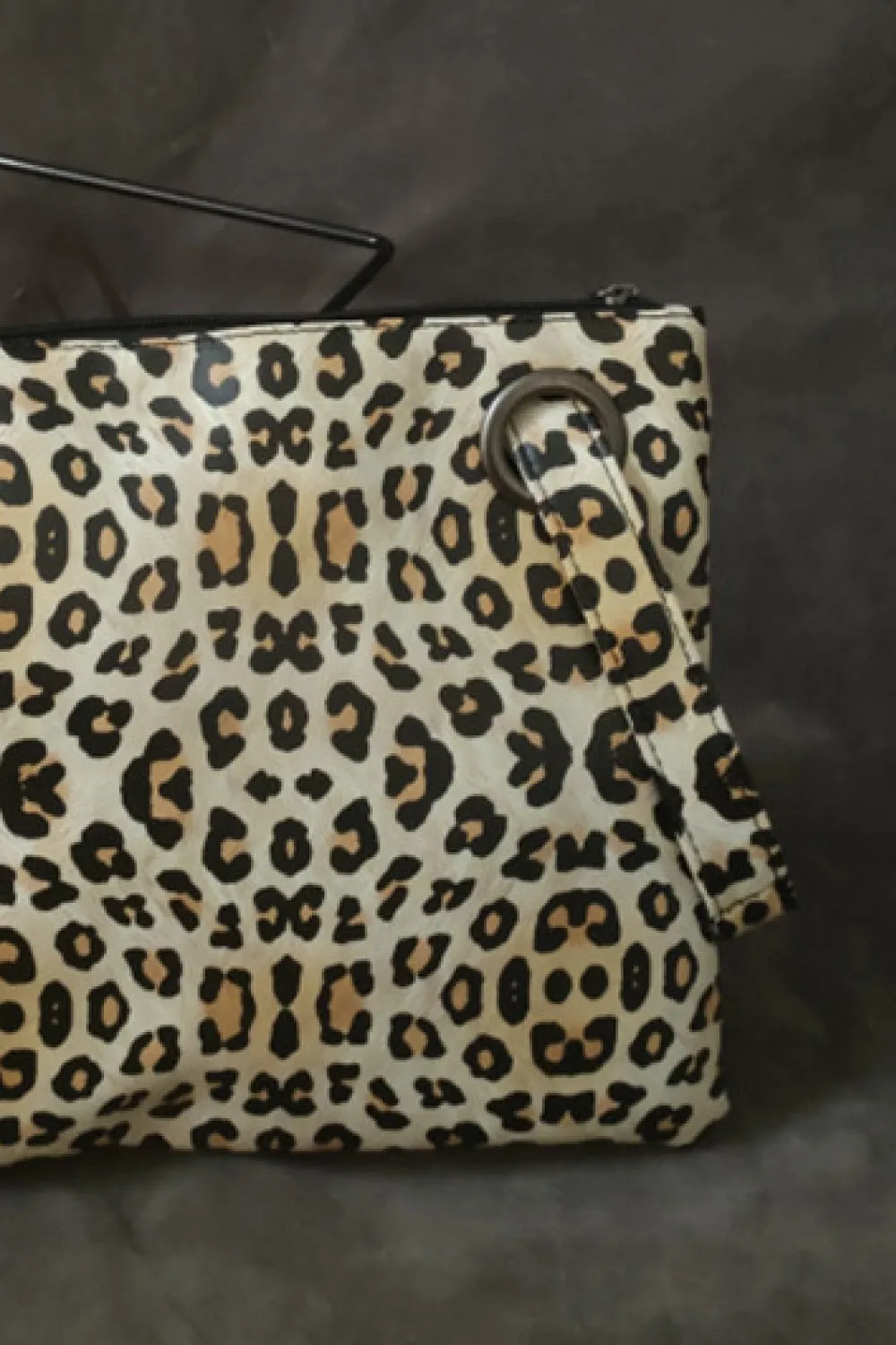 Stylish PU leather leopard clutch